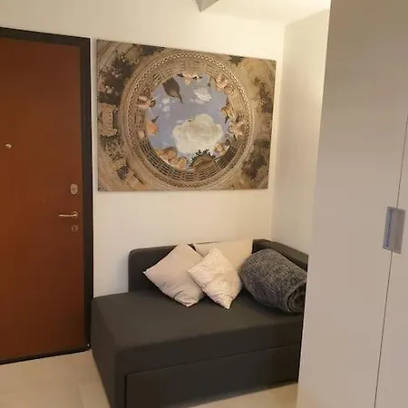 Garden Flat In Navigli Zone Milan